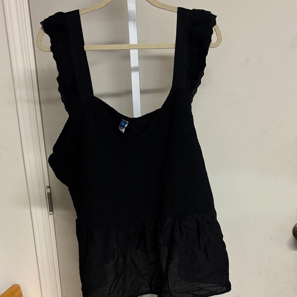 NWOT Old Navy Black top 4x